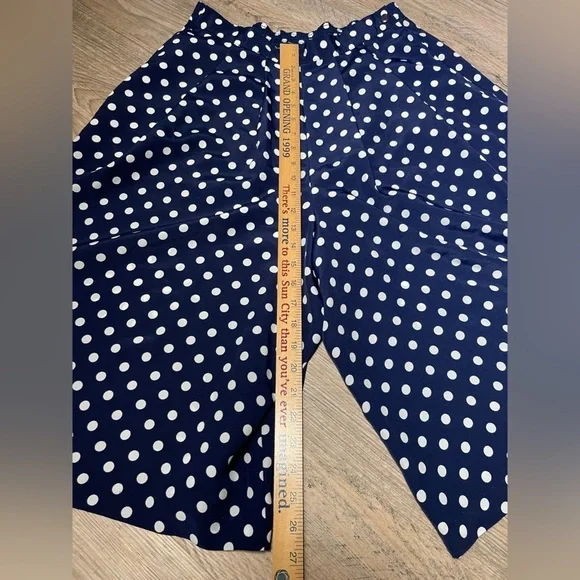 Vintage Elizabeth Jordan Bermuda shorts with a wide-leg Navy Polka Dot Culottes - Picture 2 of 6
